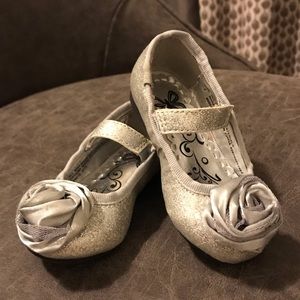 Children’s Place Silver Glitter Flats with Rosette